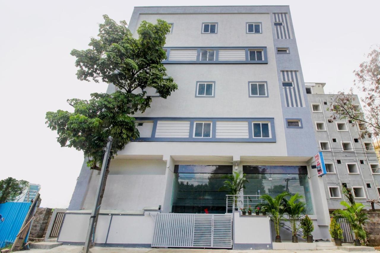 Hotel Oyo Pgr Guest Near Shilparamam 3*