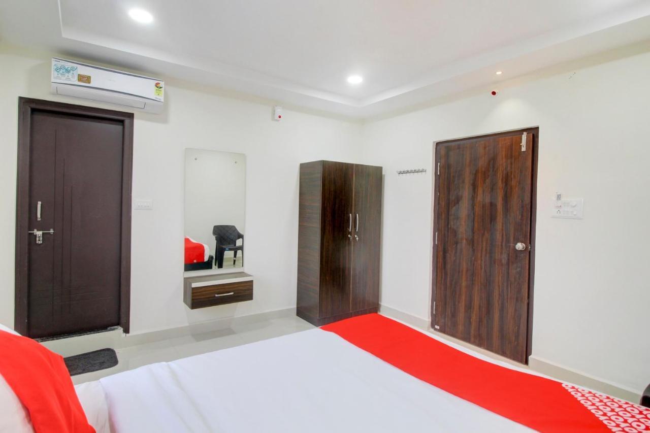 Hotel Oyo Pgr Guest Near Shilparamam 3*